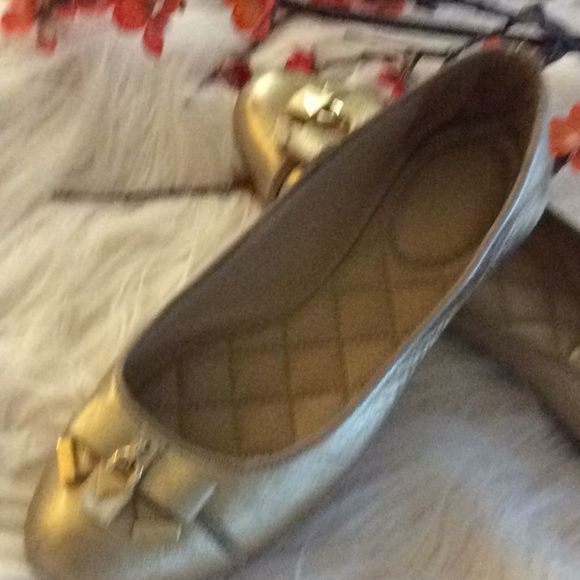 💞MICHAEL Michael KORS 💞golden flats - Picture 6 of 11